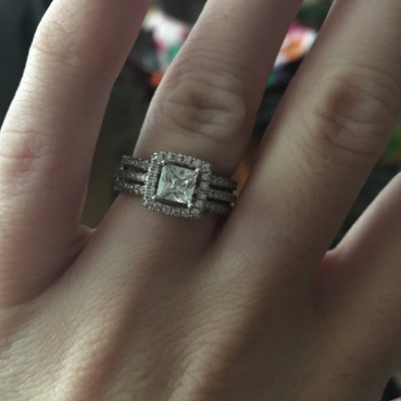 HALO CUSHION WEDDING SET SIZE 9 - Picture 5 of 9